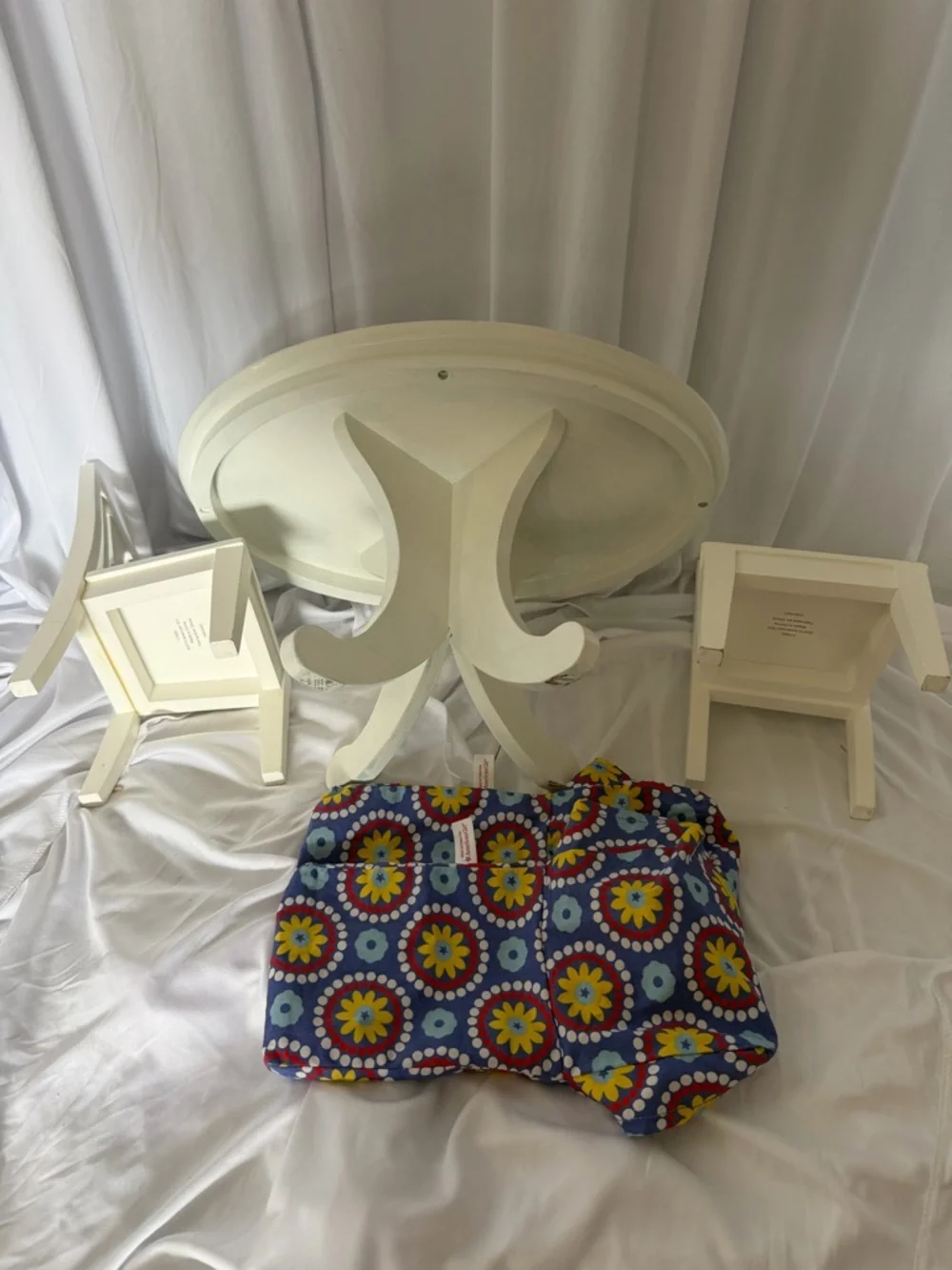 American Girl The Dining Table and Chairs I with chair covers - Picture 6 of 15